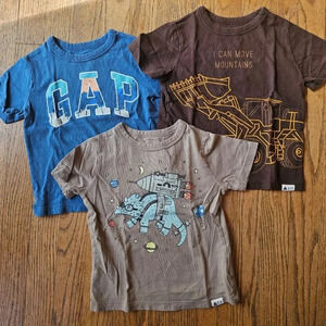 Gap 3pc t-shirts Dino Digger bundle boys size 2T